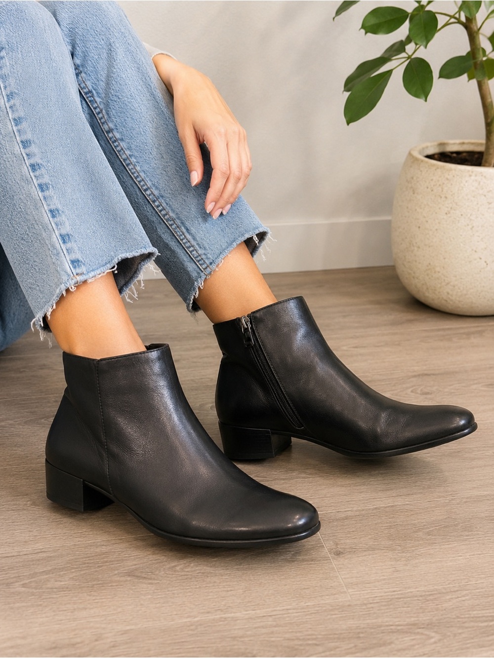 ECCO Sculptured 45 Black Leather Ankle Boots Side Zip Heeled Booties EU 42